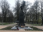 Работы по благоустройству памятных мест .Памятник А.Шумавцову.
